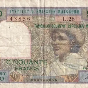 Livraison Mondiale Billet Madagascar 50 Francs - Femme à chapeau - ND (1969) - Série L.28 - P.61